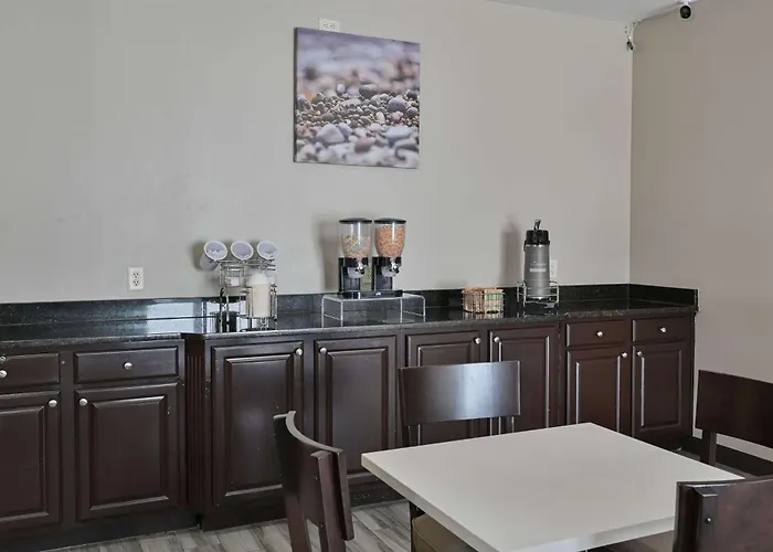 Sleep & Near Peoria 4*
