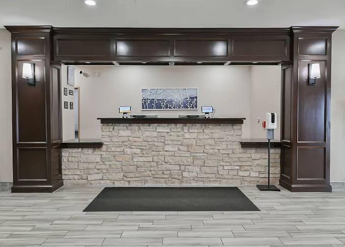 Sleep & Near Peoria Hotel 4*