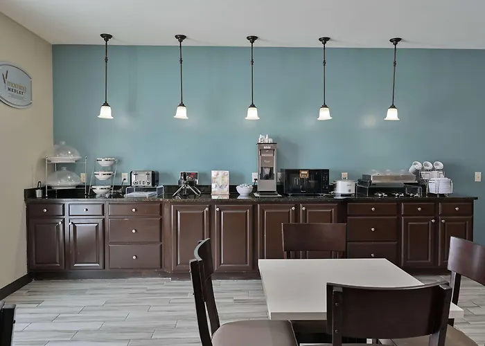 Sleep & Near Peoria Hotel 4*