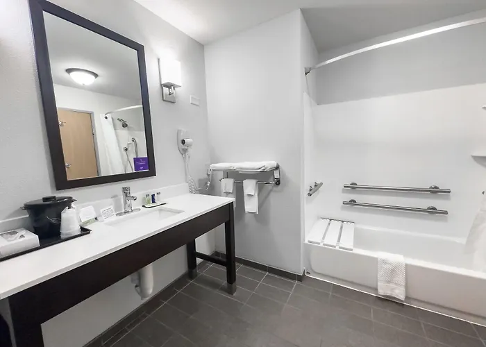Sleep & Near Peoria Hotel 4*